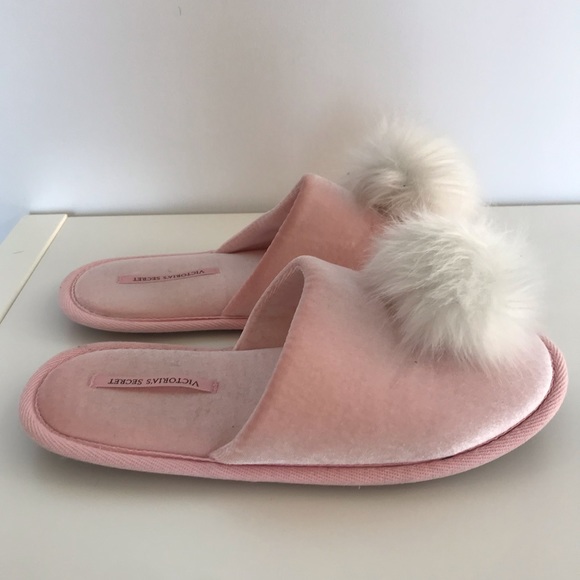 VICTORIA SECRET | PINK POMPOM SLIPPERS - Picture 2 of 3